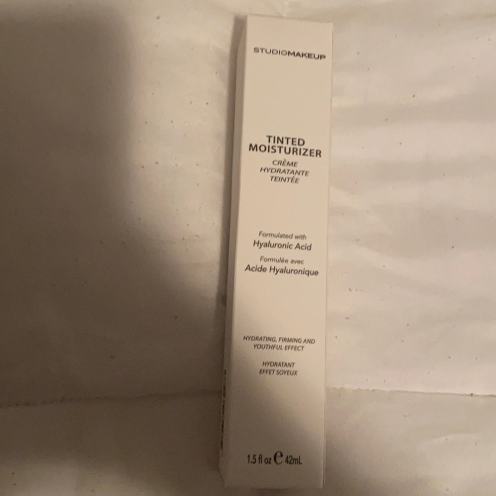 Studio makeup tinted moisturizer
